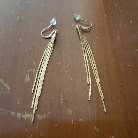 Gold snake-chain dangle fringe earrings - Picture 2 of 2